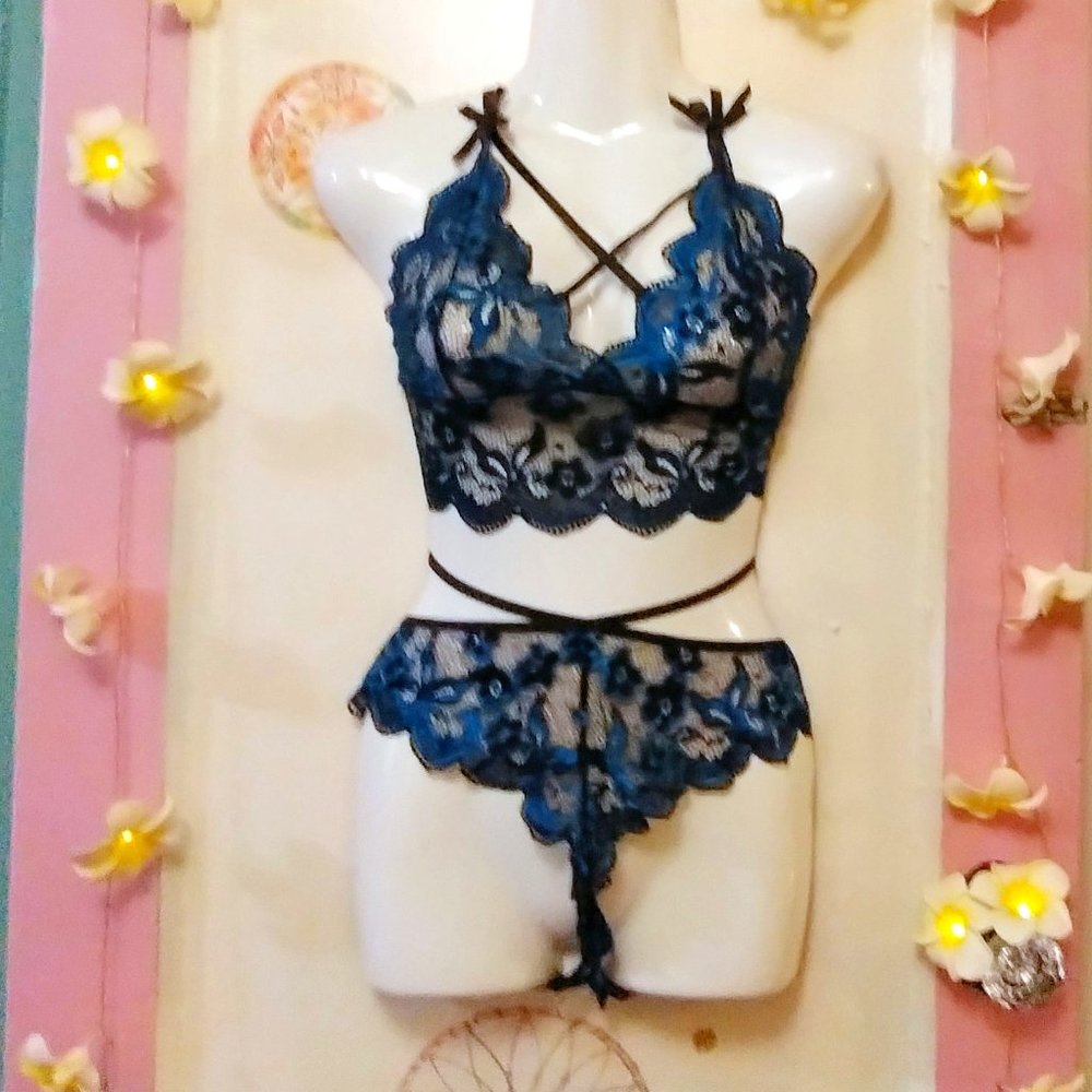 Black and Royal Blue (XL) Floral Lace Two Piece Lingerie Set - NWOT